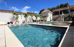 Nice home in Rochefort-du-Gard with Outdoor swimming pool, WiFi and 6 Bedrooms
